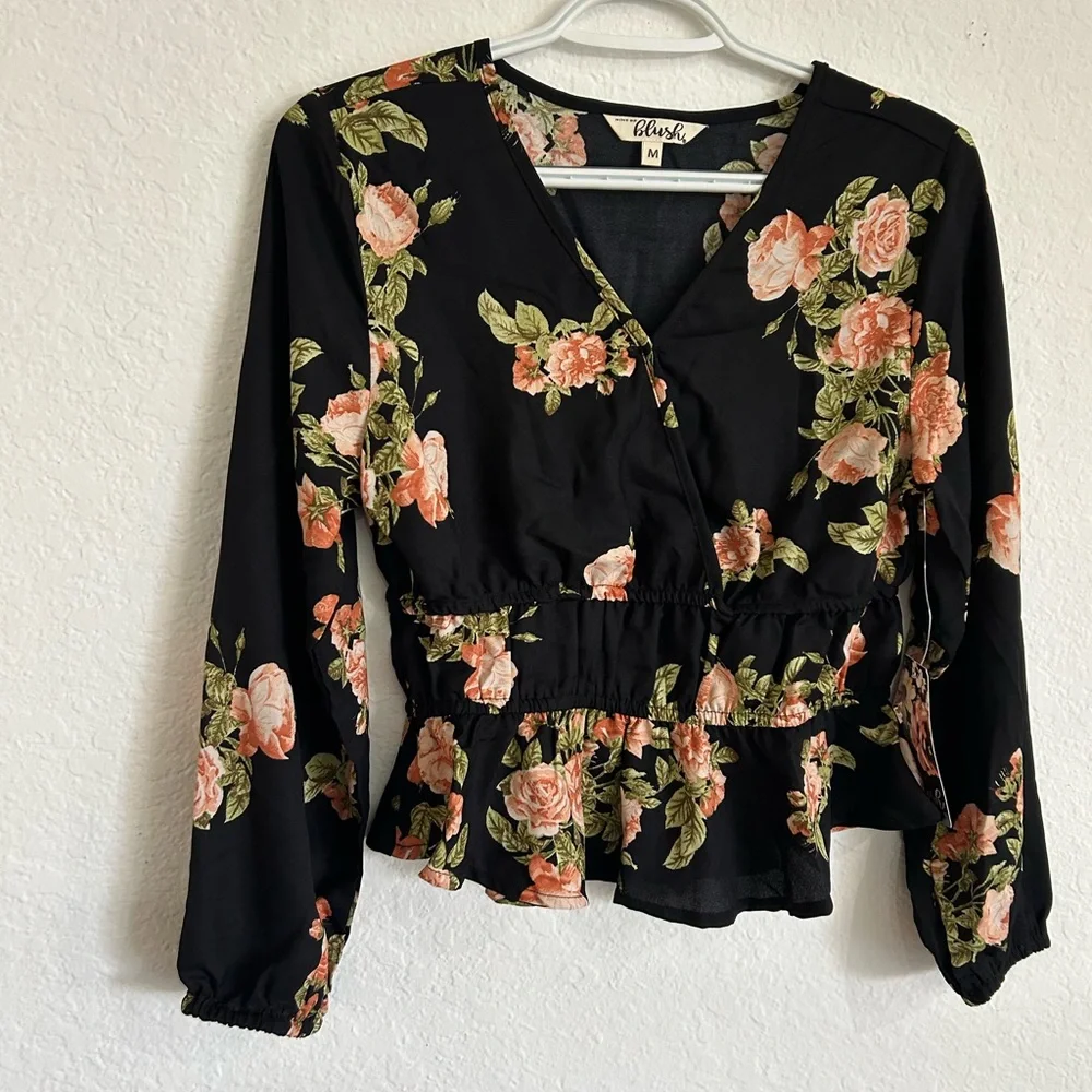 💥PRICE ⬇️ HINT OF BLUSH • Women’s Black Floral Top • sz Med • - Picture 7 of 10